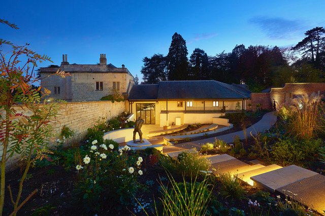Contemporary garden pavilion